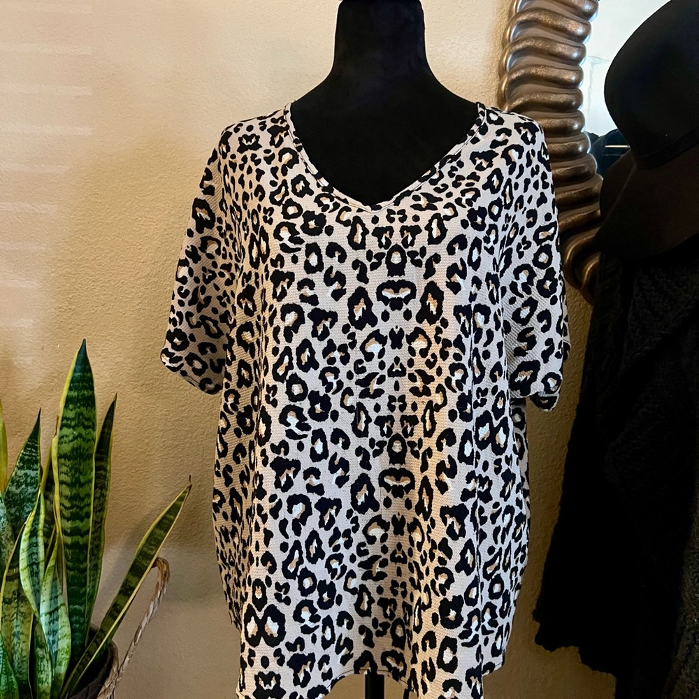 Entro Black and Cream Leopard Print V-Neck Top